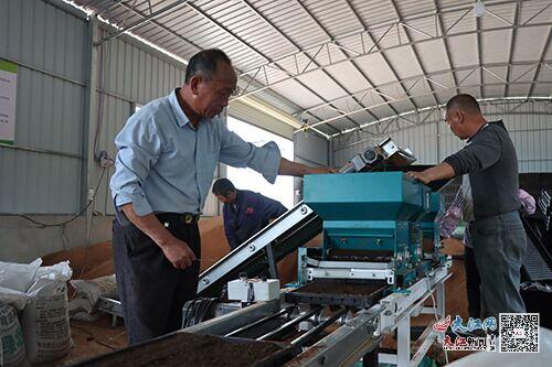 安遠(yuǎn)鎮(zhèn)崗鄉(xiāng) 工廠化育秧助力糧食生產(chǎn) 圖