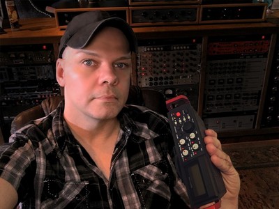 Beals 把 TASCAM 的 DR-701D 錄音機帶到大型購物中心 - midifan:我們關注電腦音樂